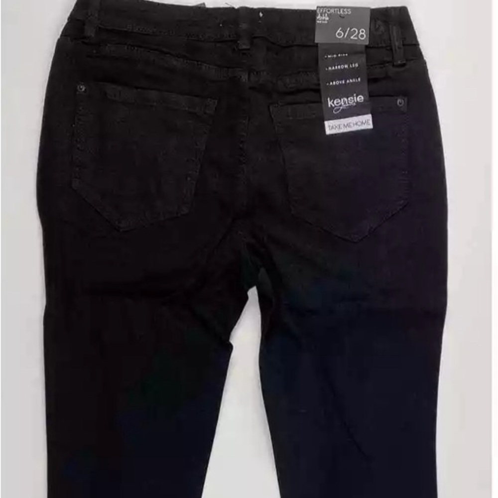 Kensie Jeans Effortless Ankle Mid Rise Size 10/30 Color Black Distressed Jeans